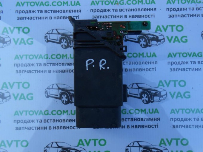 Блок комфорта передней правой двери Блок комфорта передней правой двери